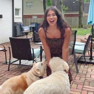 Meet your Posher, Caroline